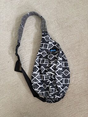 Kavu Black & White Tribal Pattern Rope Sling Pack